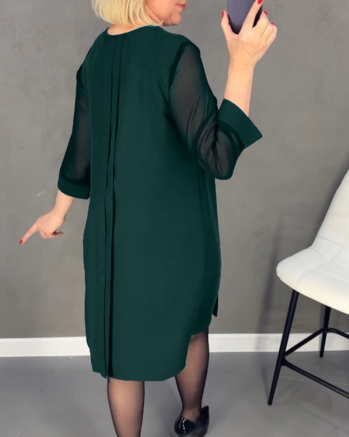 Julia - Elegancka Sukienka z Dekoltem w Serek i Modelującym Krojem
