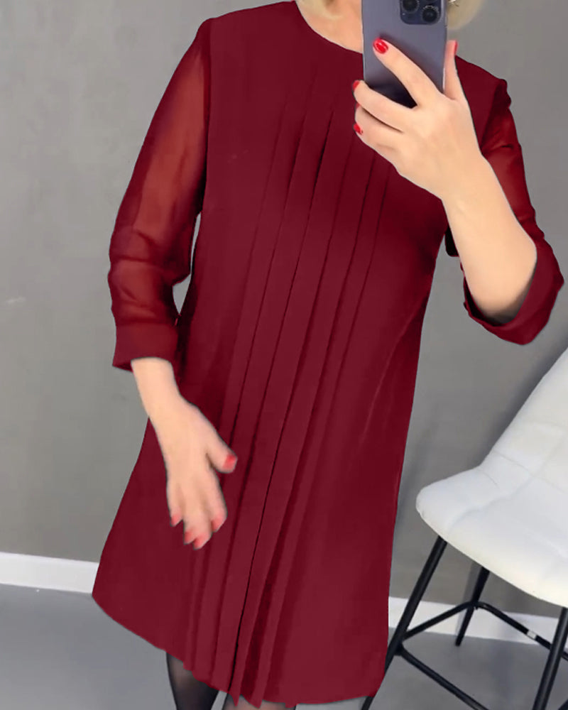 Julia - Elegancka Sukienka z Dekoltem w Serek i Modelującym Krojem