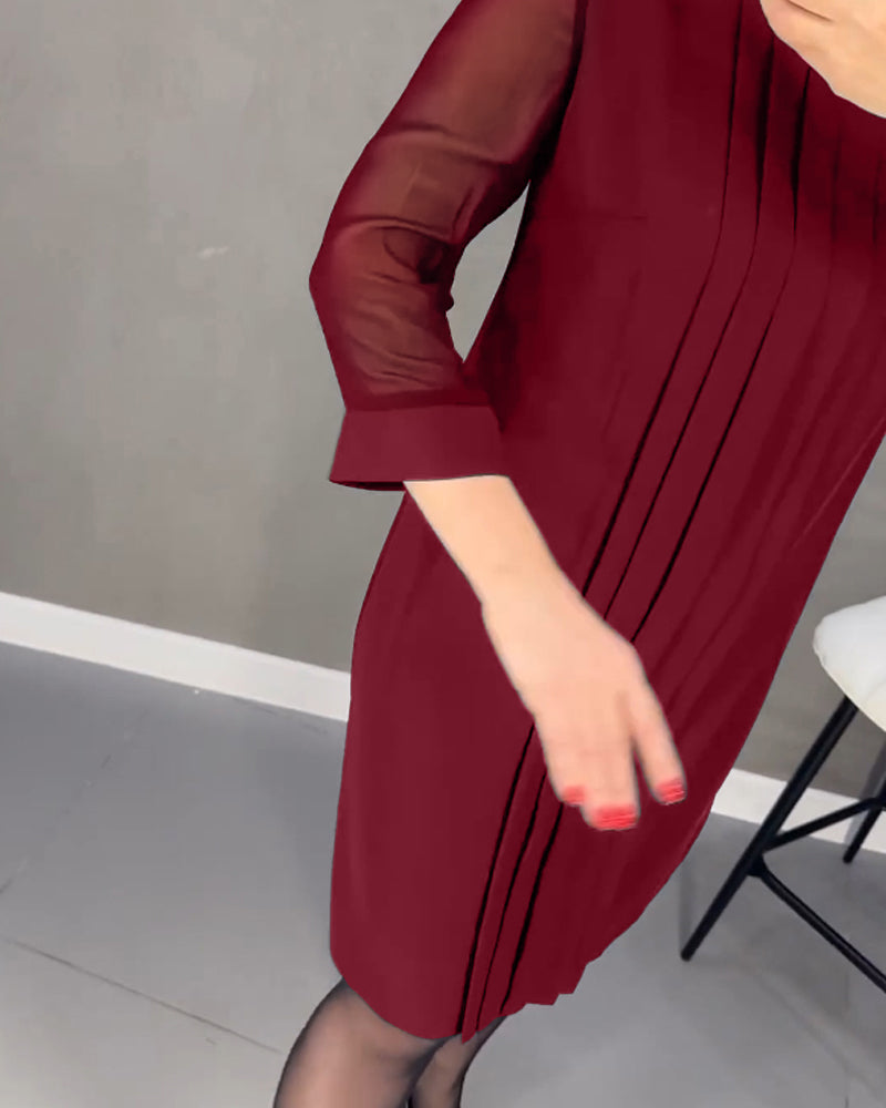 Julia - Elegancka Sukienka z Dekoltem w Serek i Modelującym Krojem
