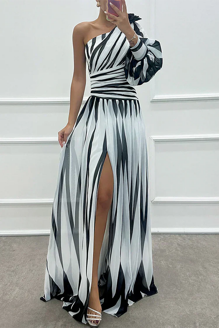 Shiloh - Elegancka Maxi Sukienka w Paski z Jednym Ramiączkiem