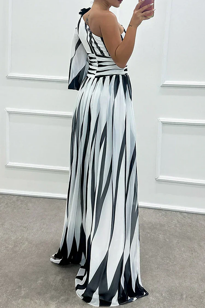 Shiloh - Elegancka Maxi Sukienka w Paski z Jednym Ramieniem