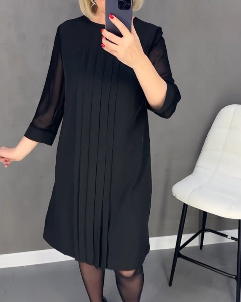Julia - Elegancka Sukienka z Dekoltem w Serek i Modelującym Krojem