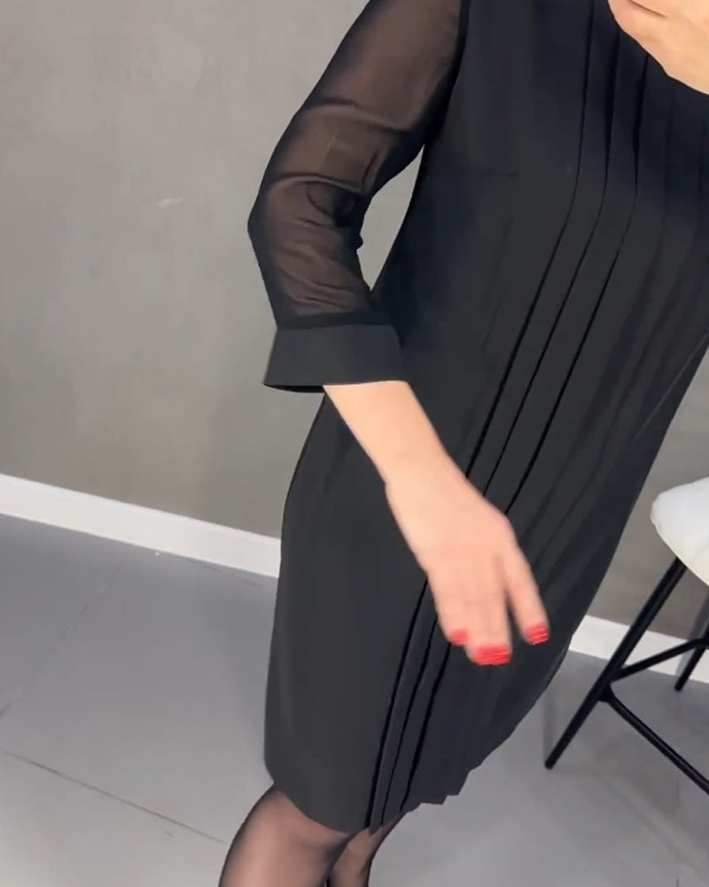 Julia - Elegancka Sukienka z Dekoltem w Serek i Modelującym Krojem