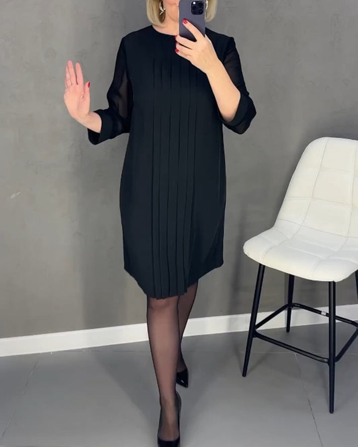 Julia - Elegancka Sukienka z Dekoltem w Serek i Modelującym Krojem
