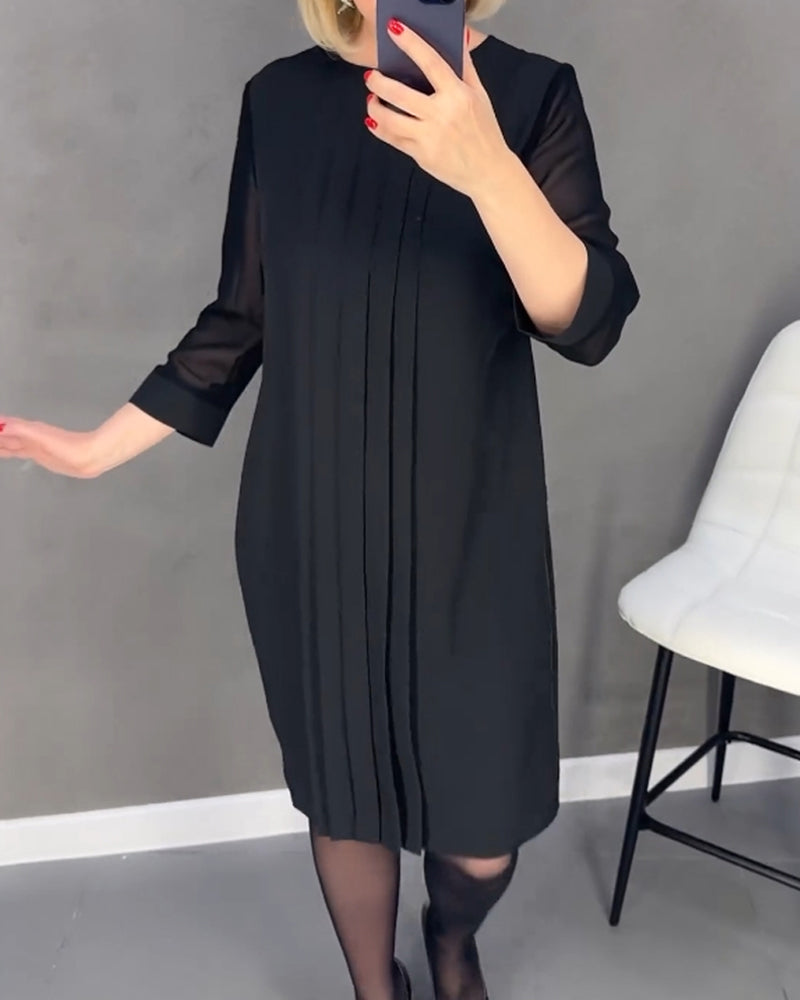 Julia - Elegancka Sukienka z Dekoltem w Serek i Modelującym Krojem