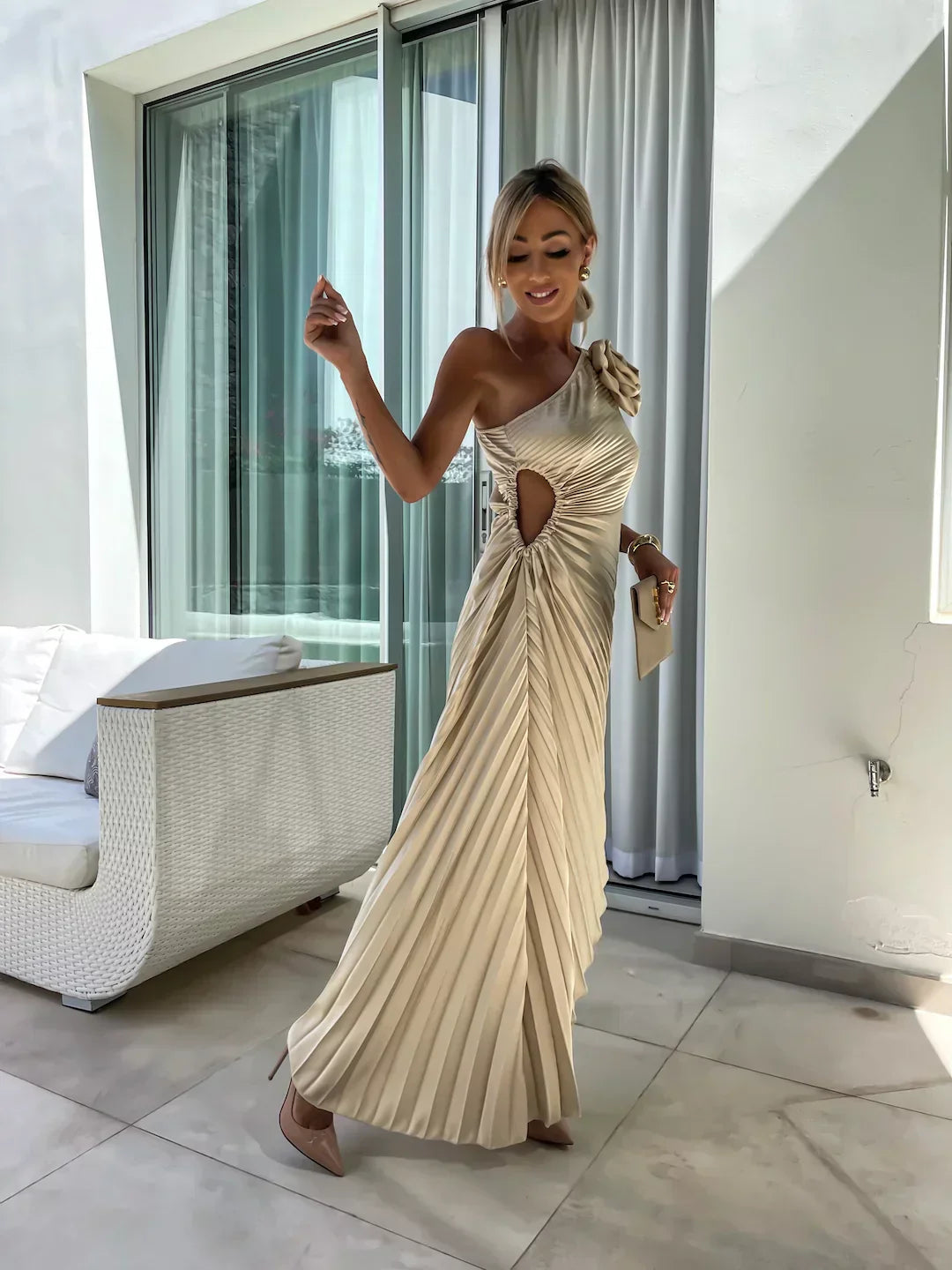 Eya™ | Elegancka Kwiatowa Sukienka Maxi na Jedno Ramię