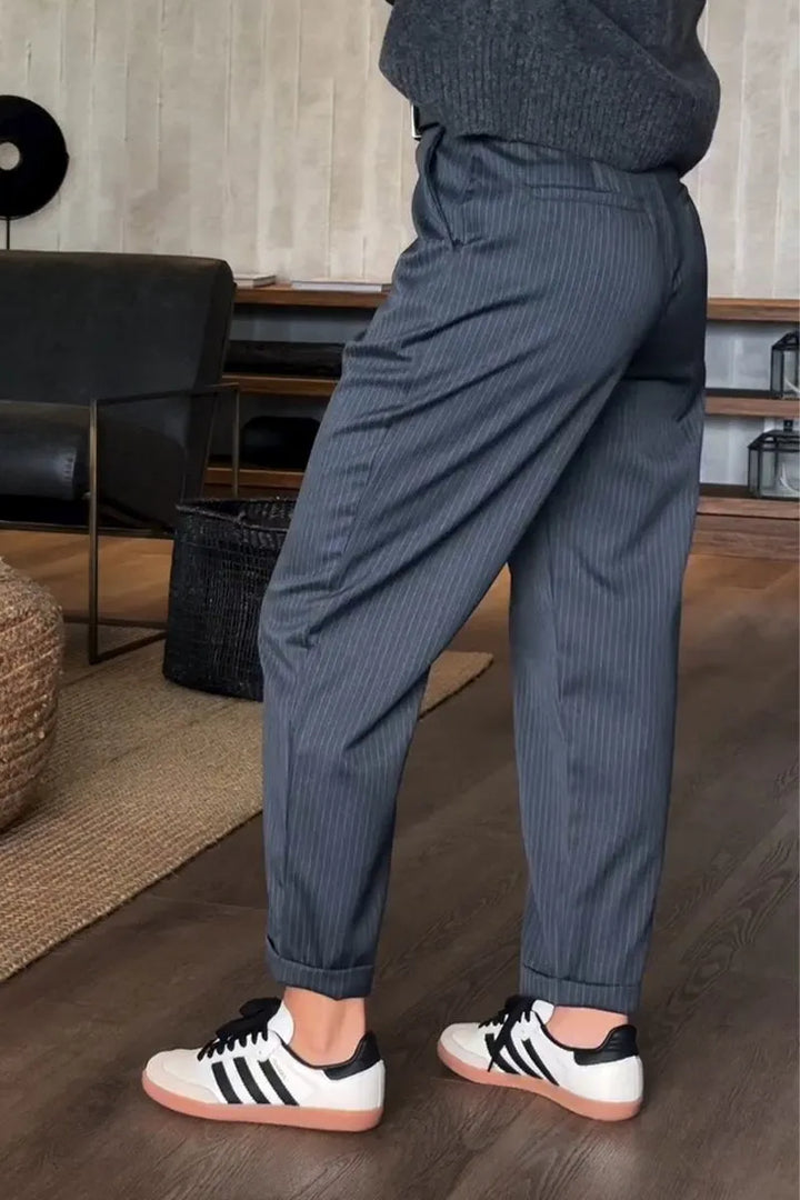 Katarzyna | Eleganckie modelujące sylwetkę spodnie w paski